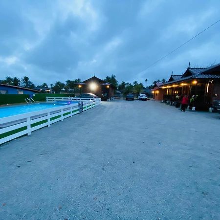 Tts Staycation Chalet Kampung Penarik Esterno foto